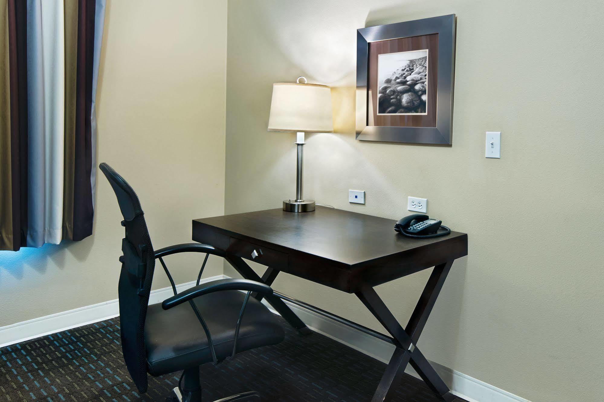 Oxford Suites Silverdale Zewnętrze zdjęcie