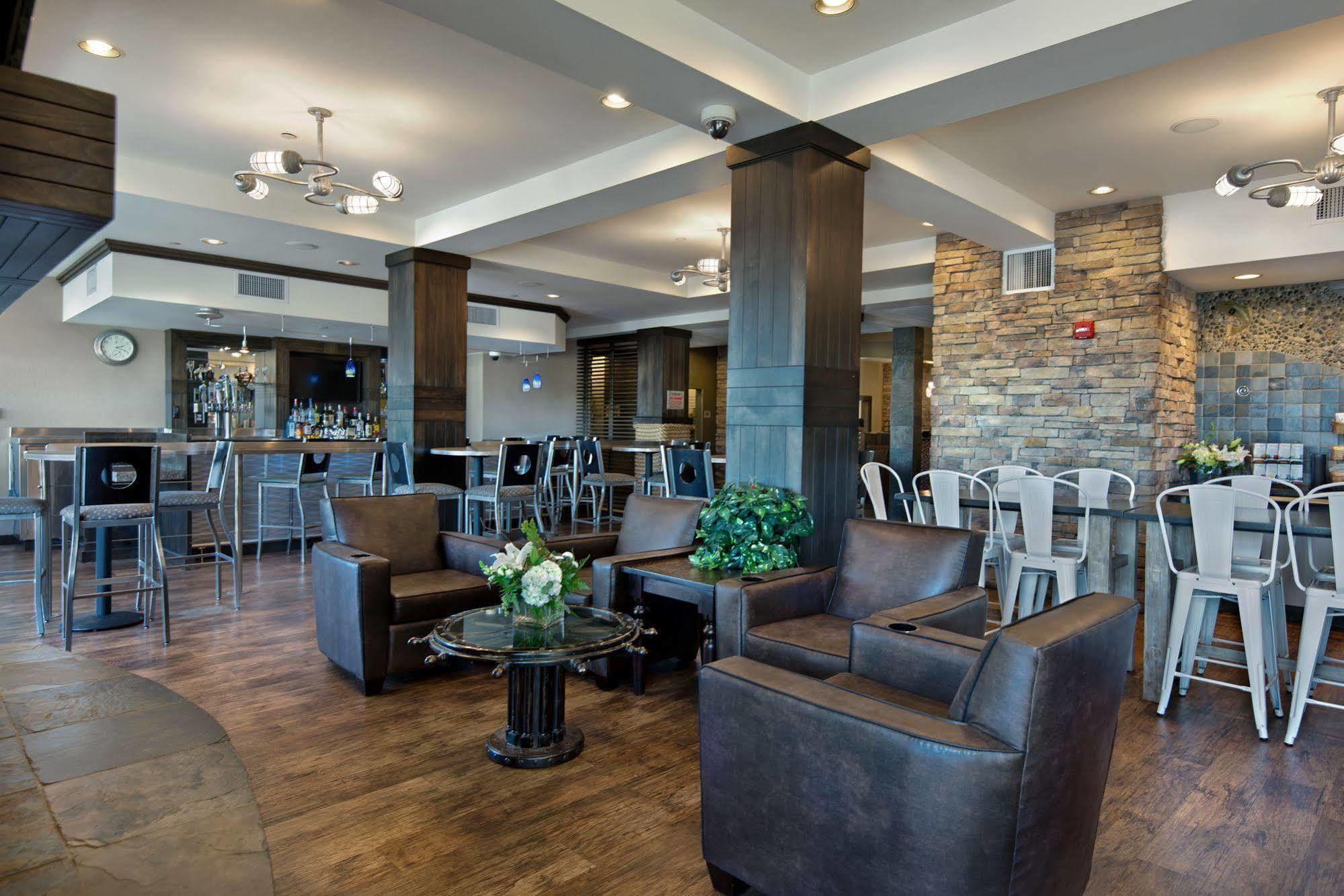 Oxford Suites Silverdale Zewnętrze zdjęcie